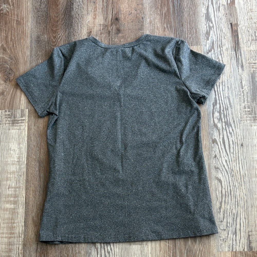 πΎπΆ Charcoal Women's V-Neck Tee with Graphic - Picture 5 of 5